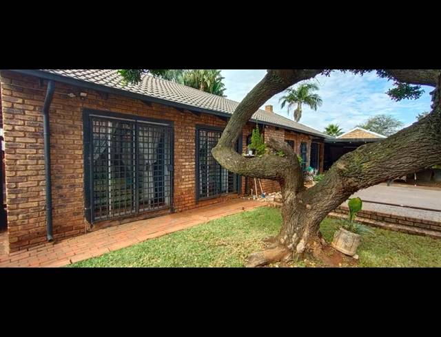 4 BEDROOM HOUSE FOR SALE IN HEATHERVIEW